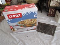 BACON PRESS ,PYREX BAKEWARE W/ BOX