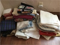 Large lot of kitchen linens