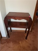 WOODED 2 TIER TABLE / MAGAZINE RACK ON SIDE