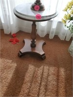 ROUND MARBLE TOP ACCENT TABLE