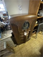 Vintage Zenith Long Distance Radio in Cabinet