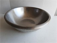 (6) LARGE STAINLESS STEEL MIXING BOWLS