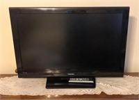 37" Toshiba Flat Screen TV w/Remote