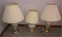 3 white lamps, a pair and single