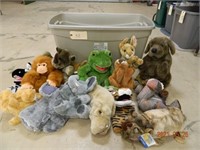 30 Gallon Tote of childrens puppets & animals