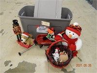 Holiday Decor in 33 Gallon Tote with LId