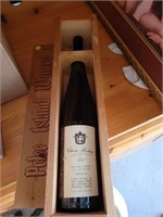 Pelee Island winery wooden box and bottle