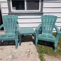 2 green patio chairs and table
