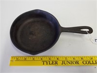 Vintage 3.0. Cast Iron 6 1/2" Skillet