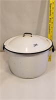 10" Porcelain Pot with lid