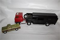 Ertl Tractor Trailer 22" and Pick Up Truck 8"