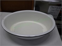 RARE! LISK enamelware oval basin/tub. Black/white