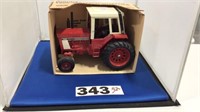 INTERNATIONAL 1586 TOY TRACTOR-ERTL-1/16TH SCALE