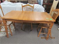 OAK DINING TABLE WITH 4 CHAIRS
