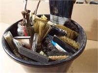 Paintbrushes - Variety - 1 bucket