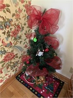 CHRISTMAS TREE & RUG