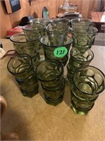 SET OF GREEN GLASSES