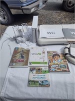Full Wii Setup Plus 4 games and extras