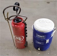 Igloo drink Cooler and pump sprayer