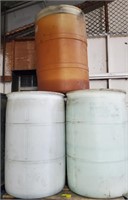 Pallet w/ 5 55gal plastic drums
