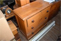 3 Drawer Primative Bachelor's Chest