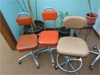 (3)Adjustable office chairs. SMA