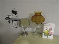 wicker pc,wall pictures & items
