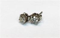 Diamond earrings set in 14k gold
