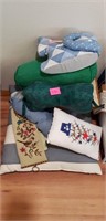 Estate Lot: Assorted Pillows