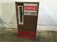 Working Vintage Coke Machine