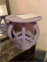 Small table peace signs