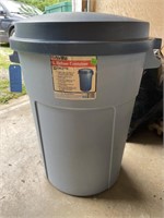 32 gallon garbage can
