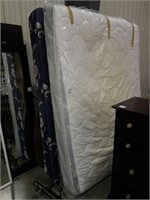 Queen size box spring mattress and metal frame