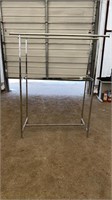 Metal clothes rack with adjustable height