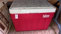 Igloo chest cooler