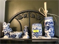 GROUP OF BLUE AND WHITE DECOR ITEMS