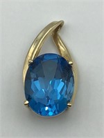 LRG blue topaz pendant set & 10K yellow gold