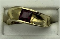 14K yellow gold ring w/ pink Garnet stone