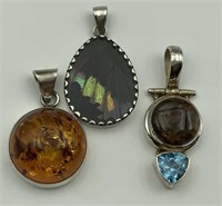 Lot of three pendants