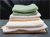 Queen Flat Sheets & Assorted Pillow Cases