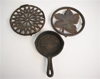 CAST IRON LOT - 2 TRIVETS - 5" ADVERTISING PAN