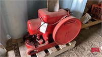 1½HP IH stationary eng w/ manuals