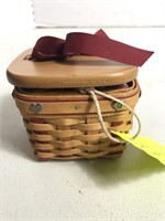 2002 Small Sweetest Gift Sweetheart Basket