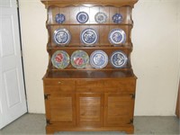 MAPLE HUTCH WITH COLLECTIBLE PLATES