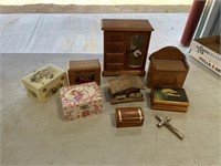 Jewelry/music boxes