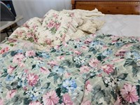 2 Floral Comforters