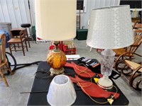 2 Lamps, Cardinal Lawn Ornaments, Table