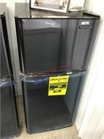 Thompson to door apartment refrigerator MSRP 299
