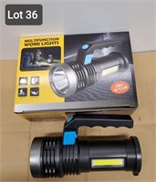 Rechargeable flashlight