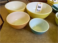 4 Solid Colored Vintage Pyrex Bowls